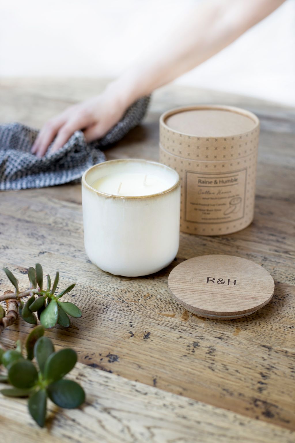 GUAVA N FIG 50HR 400ml CANDLE