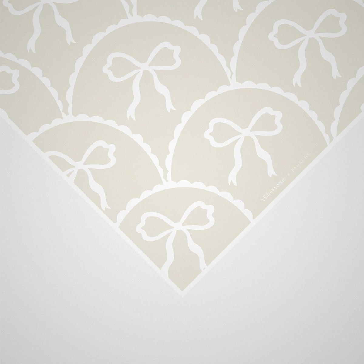 Bow-tiful Bellá - Cream + White