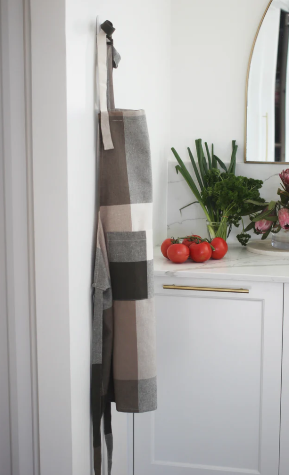 Giant Check Apron Black